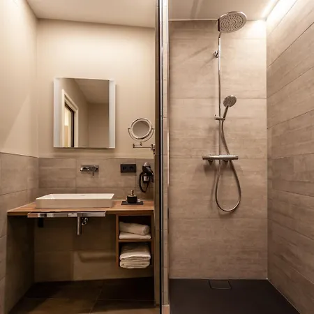 Hotelmyhome מלון 4*